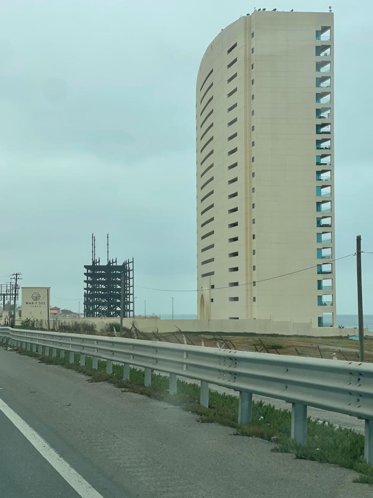 El mercado inmobiliario en Rosarito registra una caída de hasta 20% en el valor de las propiedades, lo que ha comenzado a beneficiar a compradores frente a vendedores. Foto: Carmen Gutierrez
