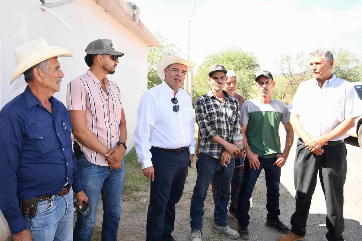 Rodolfo Castro, representante de Conagua en Sonora, explica los detalles de la obra.