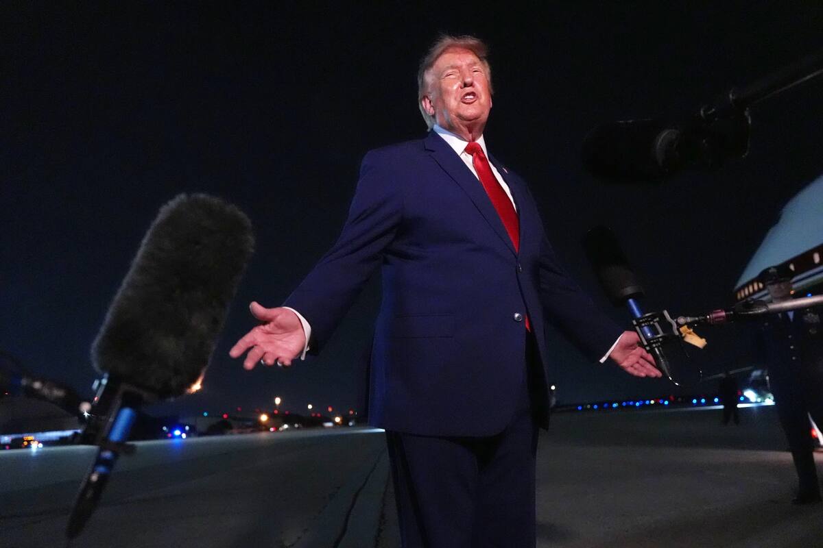 El servicio Truth API permite a empresas recibir las publicaciones seleccionadas de Trump antes que el público general. (Foto AP/Mark Schiefelbein)