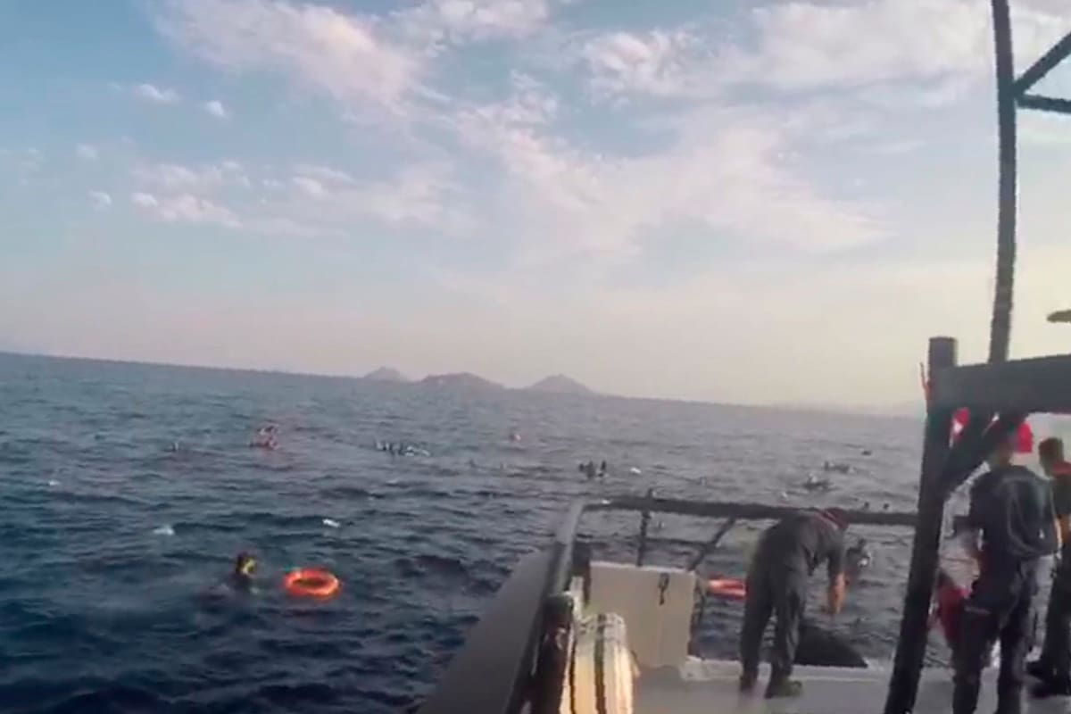 Mueren 12 migrantes tras hundirse bote en Turquía