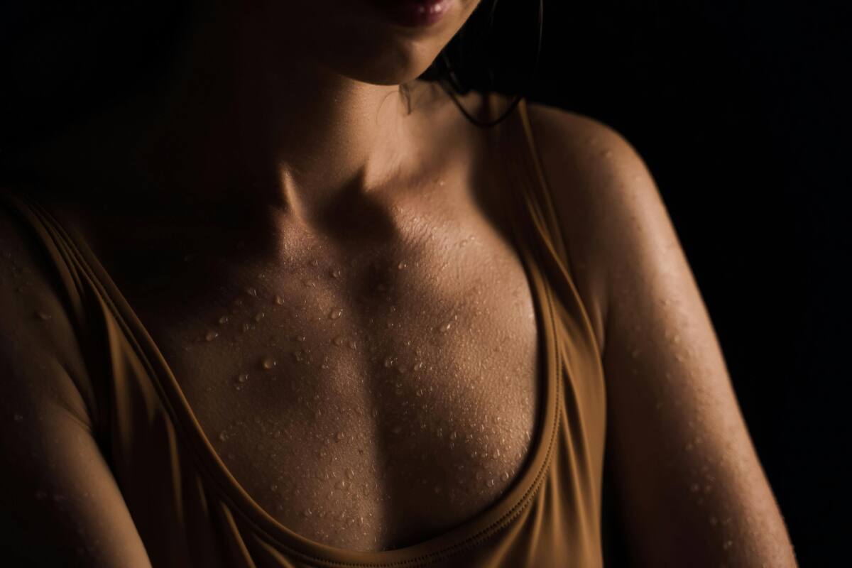 El olor corporal es una de la razones principales por las que los mosquitos se sienten atraídos.