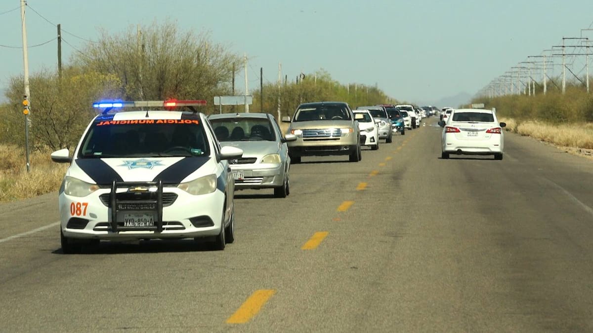 Hombre es encontrado sin vida a un costado de la carretera Hermosillo-Bahía de Kino; autoridades investigan las causas del deceso