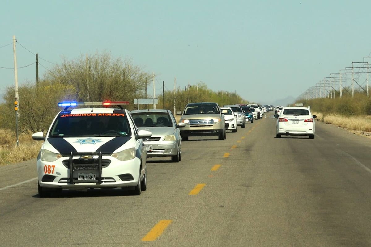 Hombre es encontrado sin vida a un costado de la carretera Hermosillo-Bahía de Kino; autoridades investigan las causas del deceso