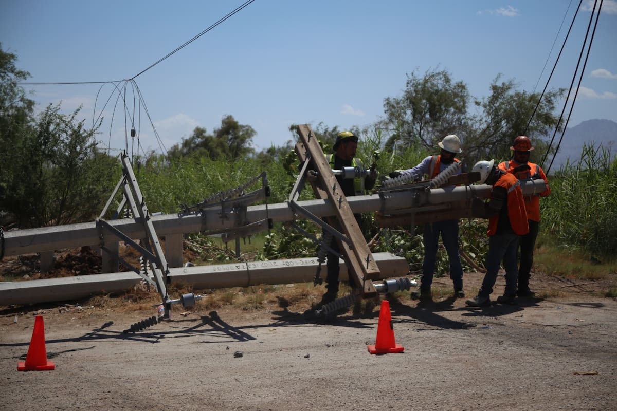 CFE reporta cerca de 120 postes derribados este fin de semana por tormenta en Mexicali