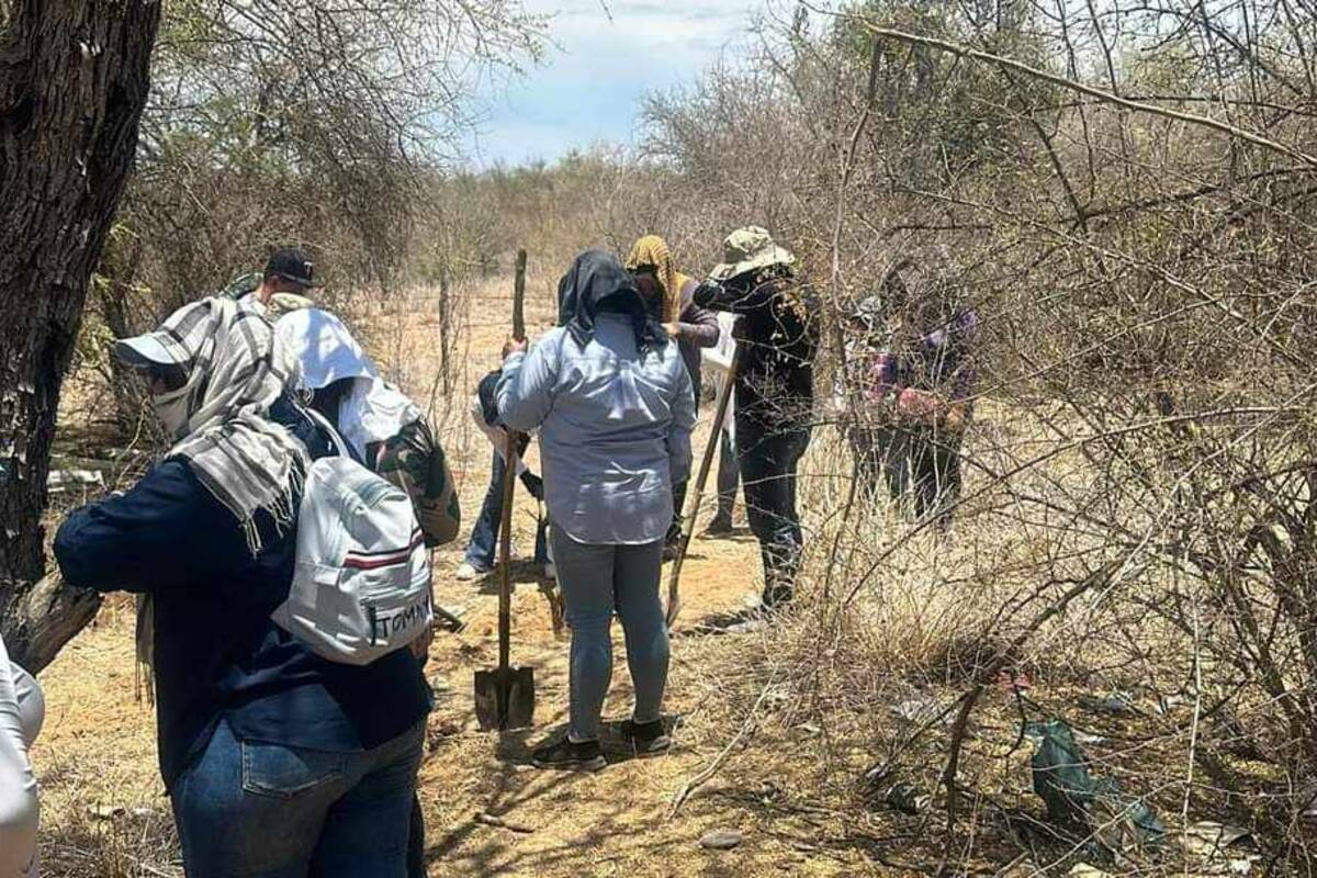 Buscadoras Por La Paz Sonora piden ayuda con agua y sueros para seguir buscando a sus seres queridos desaparecidos en Hermosillo