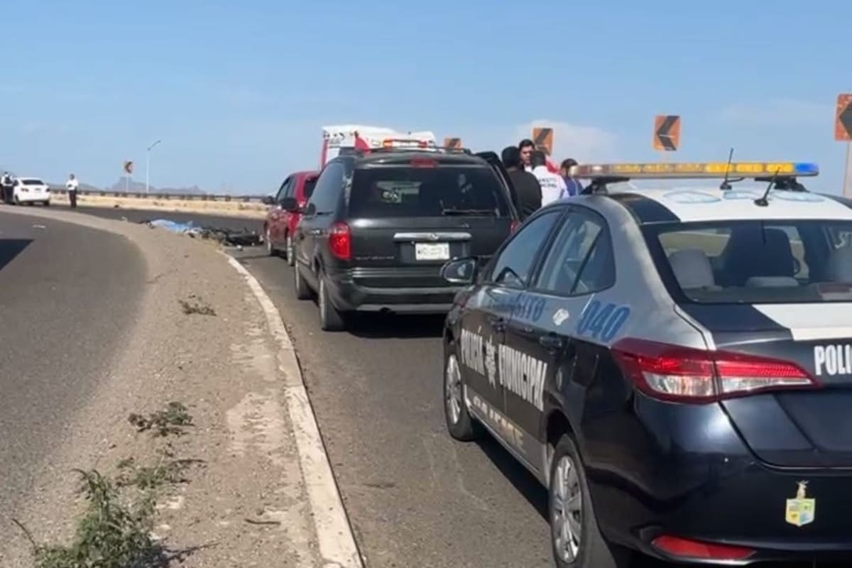 Muere pareja en motocicleta impactada por vehículo en puente de la 300 de Ciudad Obregón