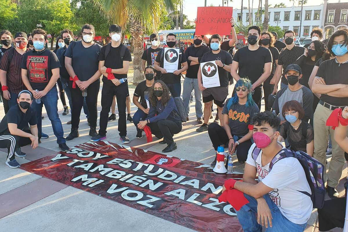 Estudiantes de Unison Exigen con marcha no implementar el modelo educativo 2030