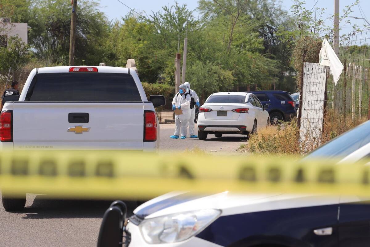 Detienen a dos personas con arma y vehículo robado en Hermosillo