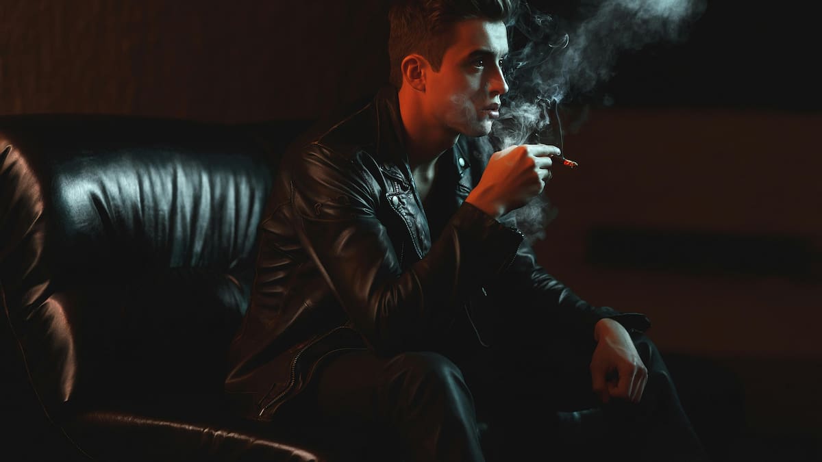 Adolescentes que consumen marihuana presentan mayor riesgo de psicosis y trastorno bipolar, advierten especialistas