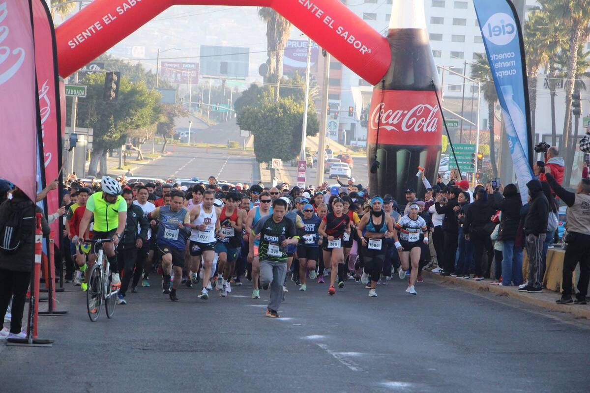 Participan 2 mil 300 personas en la carrera del Día del Policía
