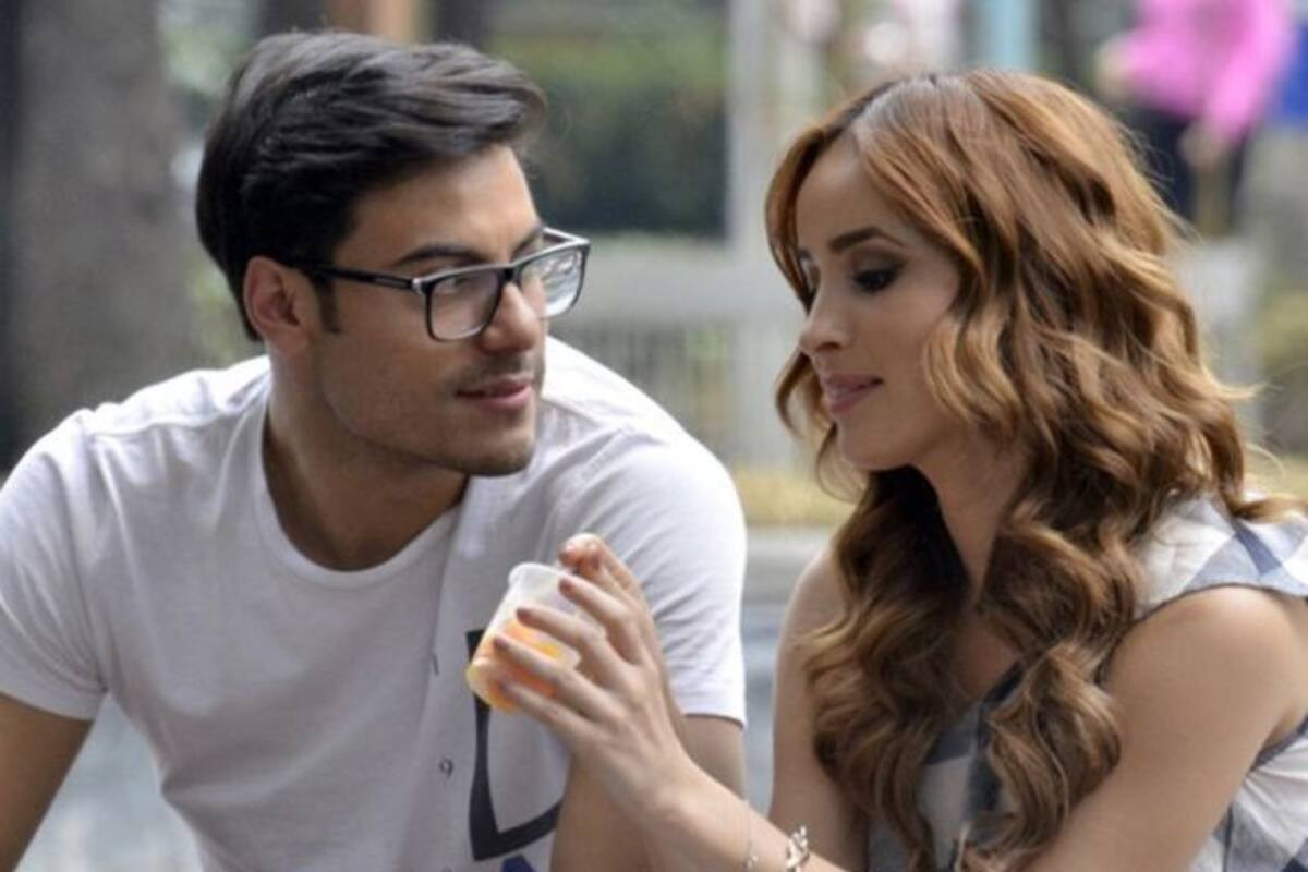 A Carlos Rivera se le cae el 'teatrito' del noviazgo