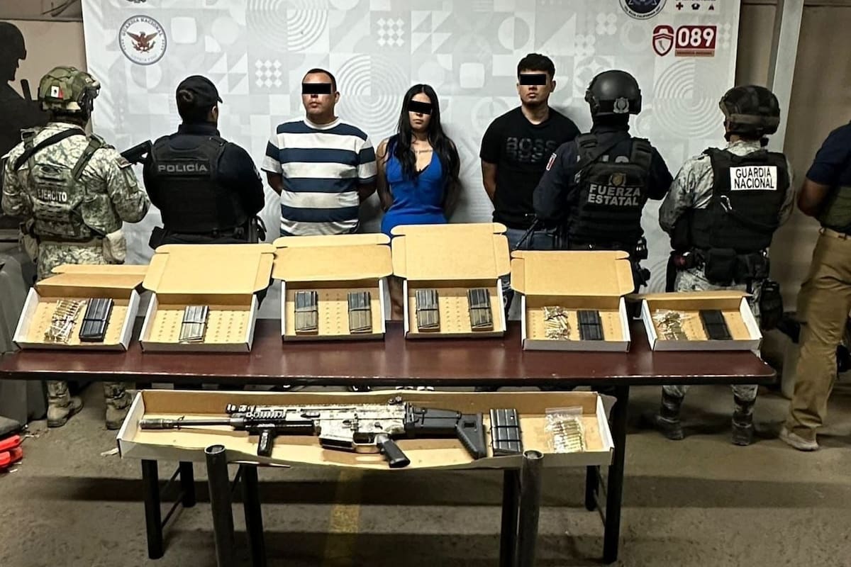 Detiene a tres personas con armas, cargadores abastecidos y equipo táctico en el valle de Mexicali