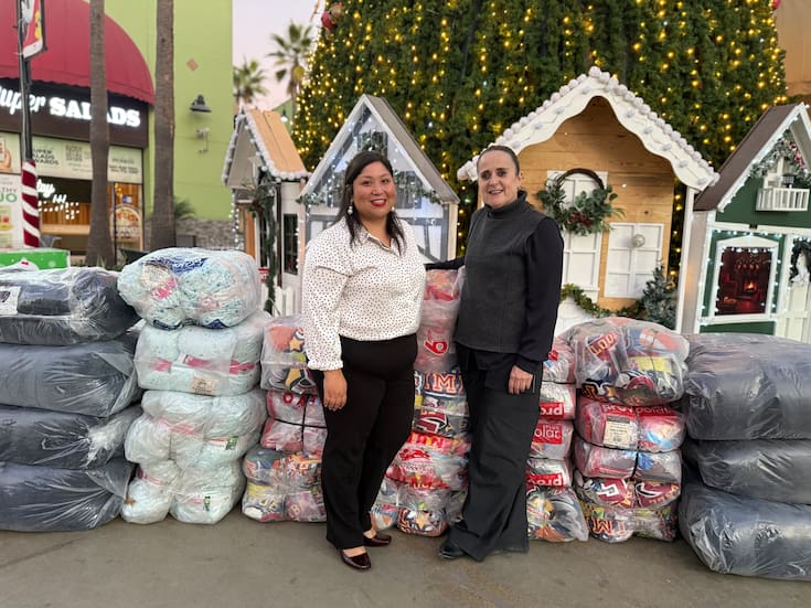 Macroplaza Insurgentes se suma al Cobertón Navideño 2025 con donativo para apoyar a familias vulnerables