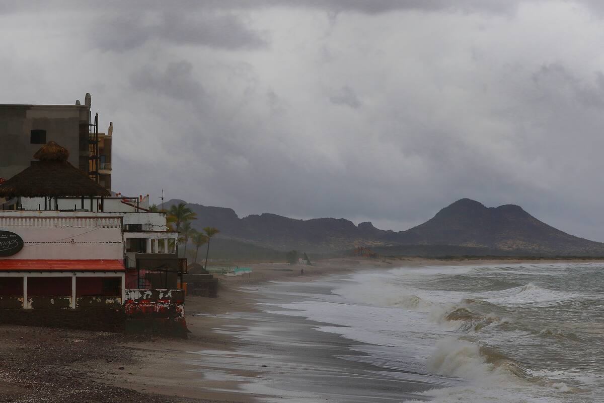 Cierran puertos a la navegación en costas de Sonora por efectos de "Lorena"