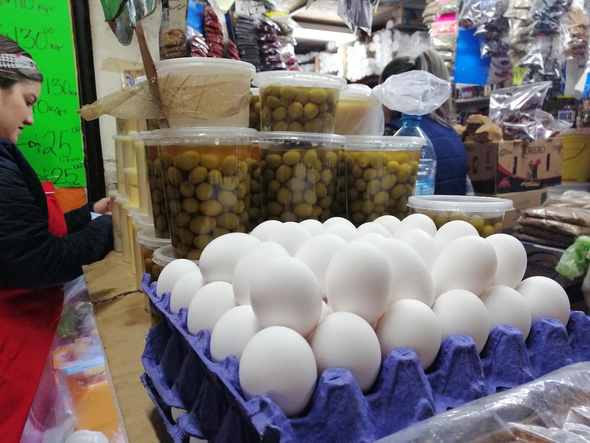 La cartera de 30 huevos se vende entre 69 y 80 pesos en comercios de Hermosillo, según el establecimiento. FOTO: BANCO DIGITAL GH