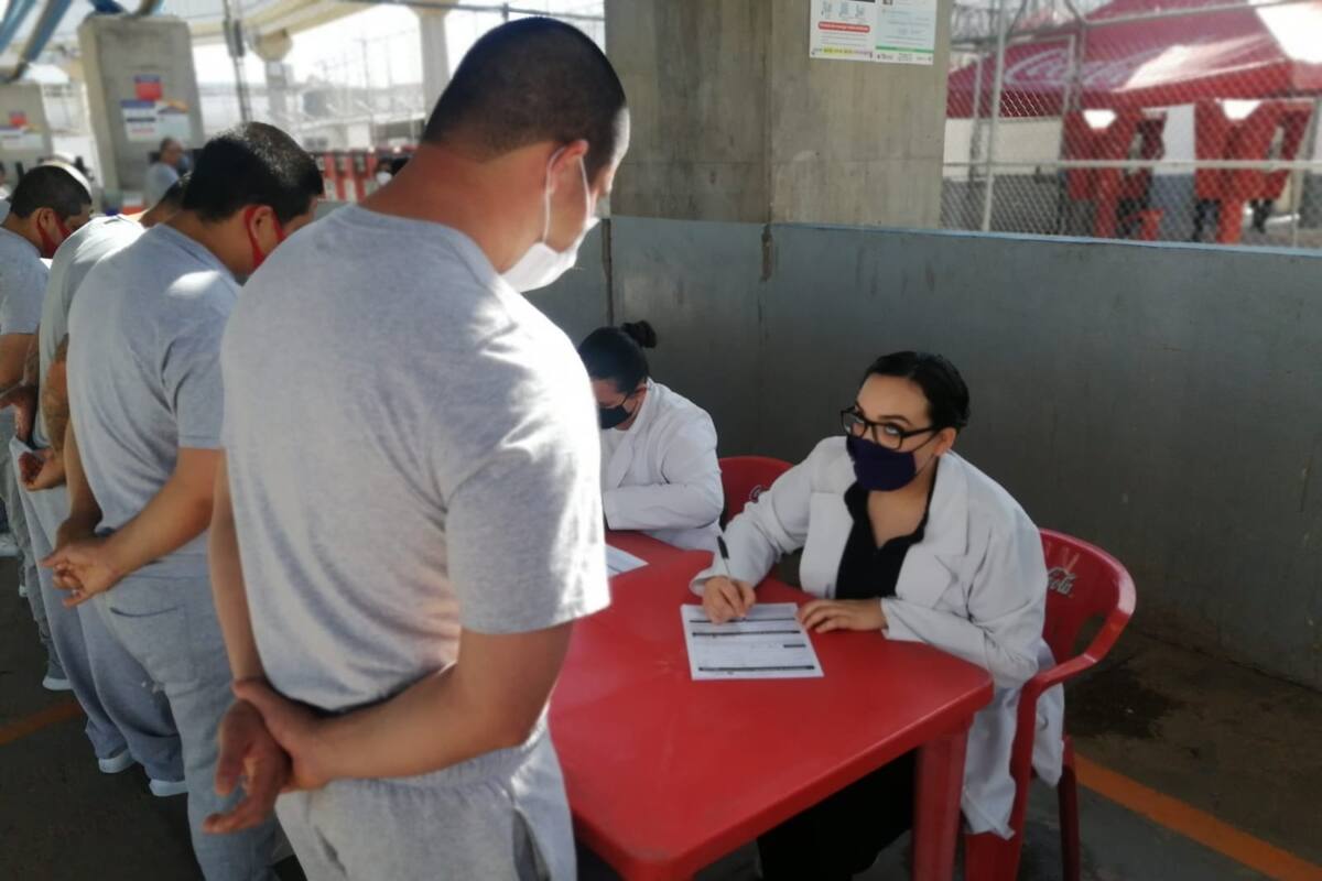 Vacunan contra Covid a presos de Mexicali