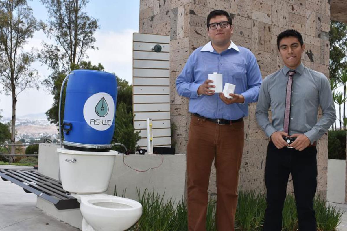 Tijuanenses crean regadera y WC que ahorra agua