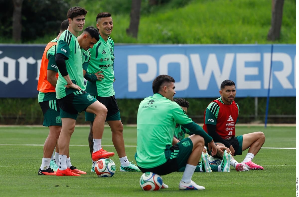 Armando "Hormiga" González se vio de buen humor durante su regreso a México con el Tri. (Foto: Edgar Medel)