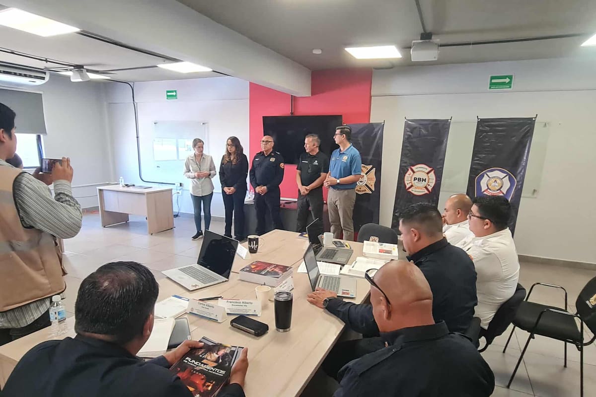 Elementos del Departamento de Bomberos de Hermosillo reciben curso de Fires Foundation de la Universidad de Houston