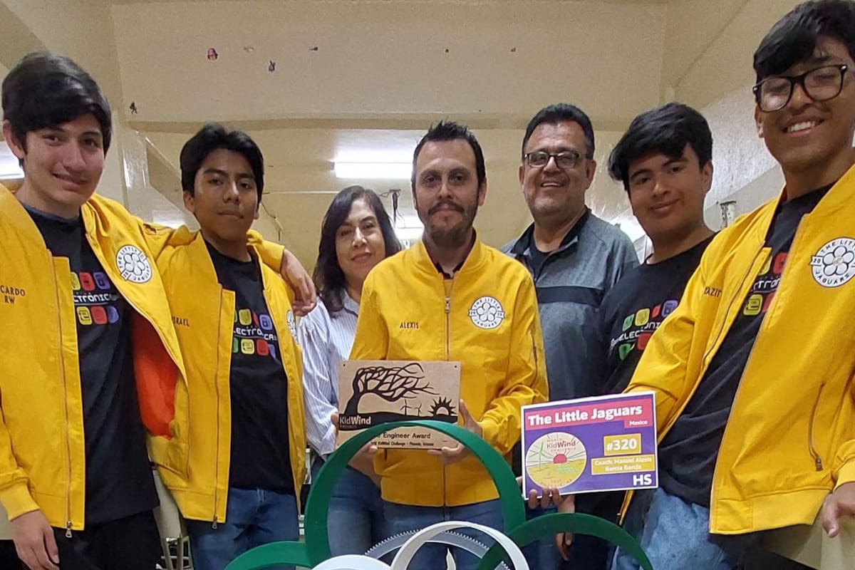Estudiantes de la prepa ‘Lázaro’ ganan concurso internacional de energías renovables