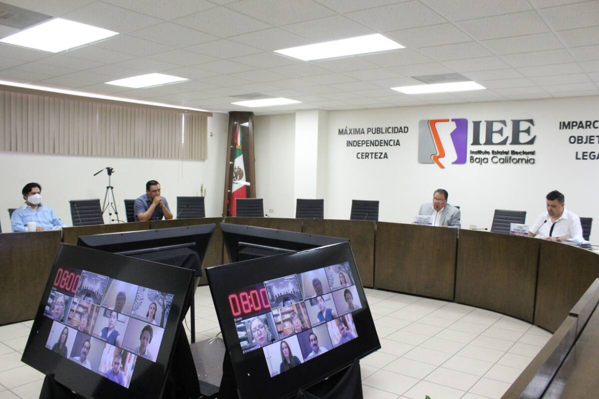 Toman protesta nuevas funcionarias del Ieebc