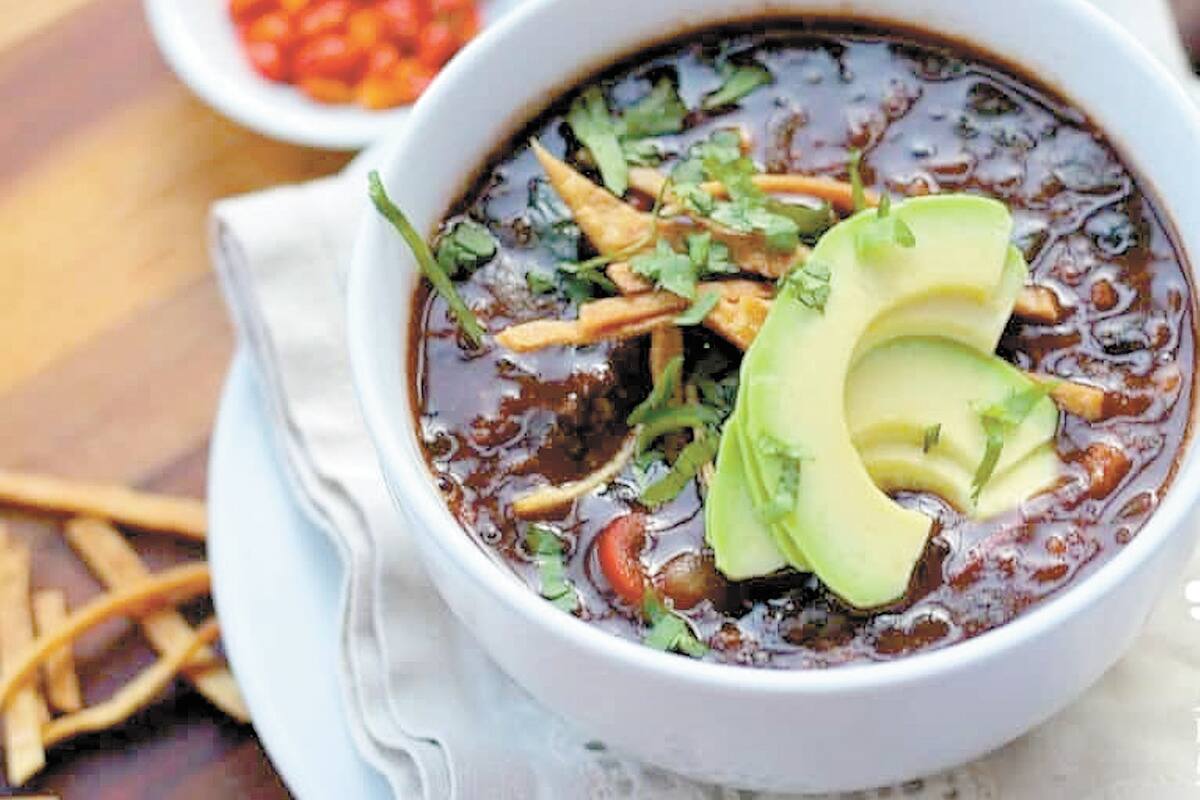 Frijoles negros con chorizo