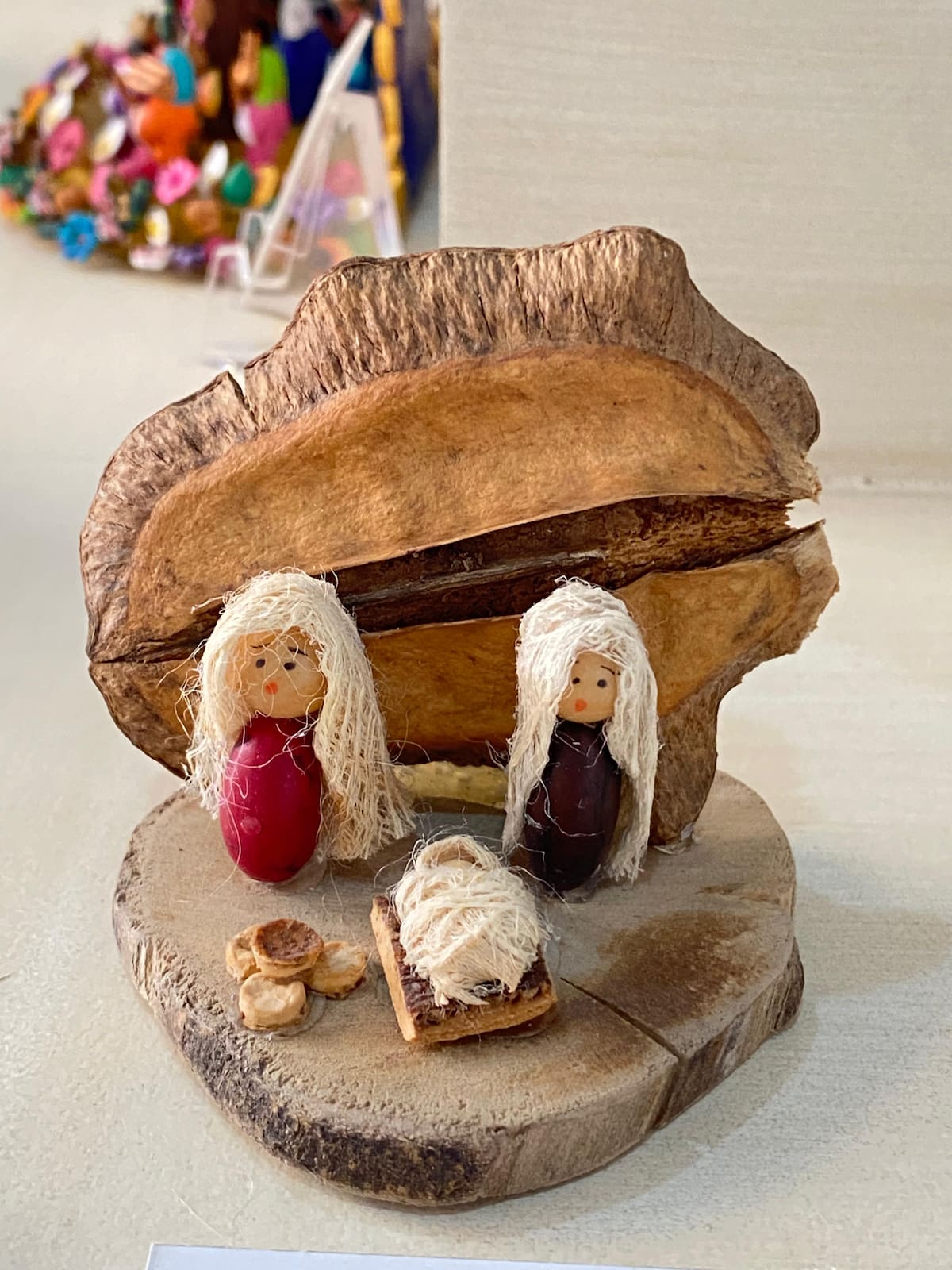 La colección de pesebres surgió en 1989 y desde entonces sigue sumando piezas de diferentes países cada año donde se destacan las figuras artesanales