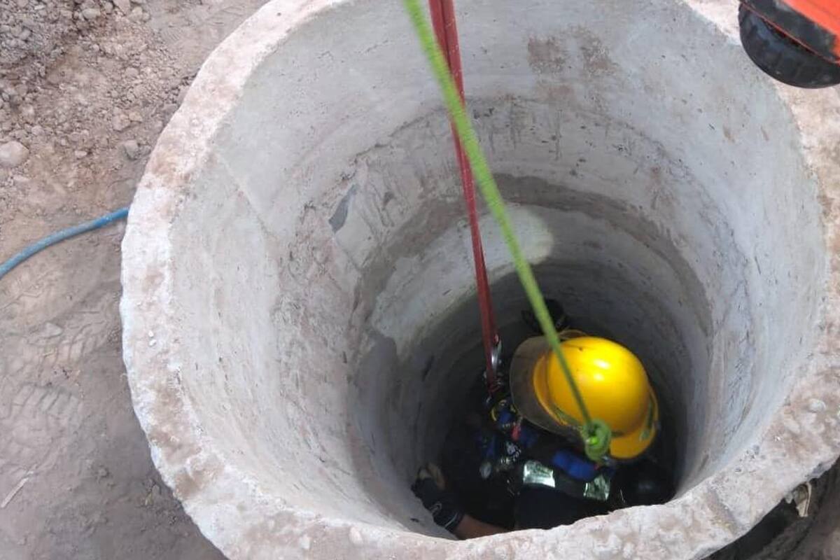 Navojoa: Rescatan a hombre de un pozo de once metros de profundidad