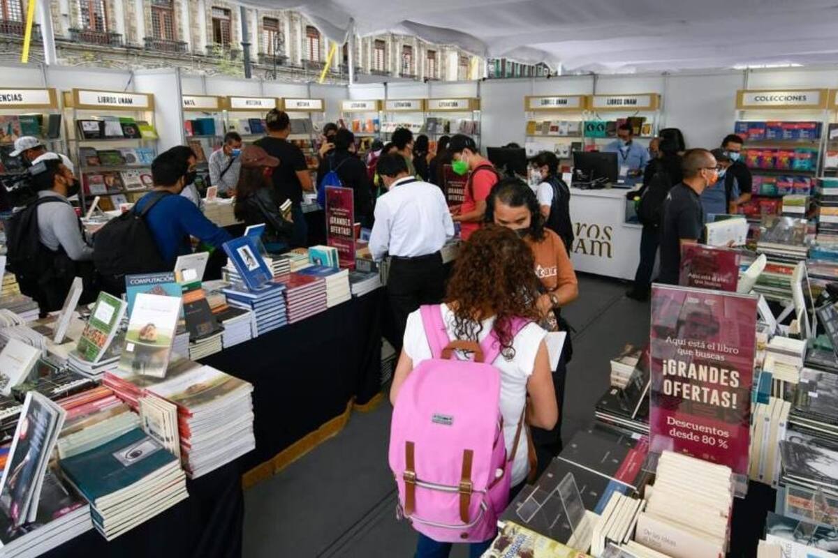 Inician eventos masivos en el Zócalo; Sheinbaum inaugura Feria del Libro
