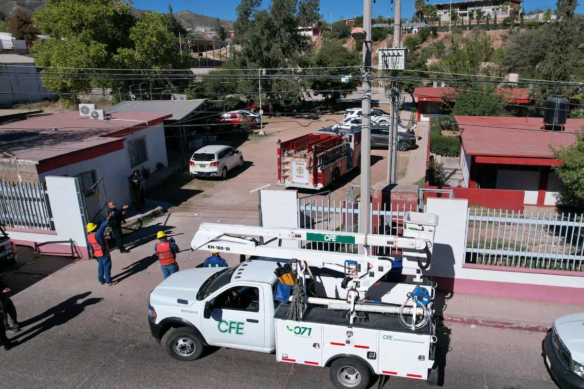 Evacuan a 90 estudiantes del CAM-43 de Nogales tras falla eléctrica