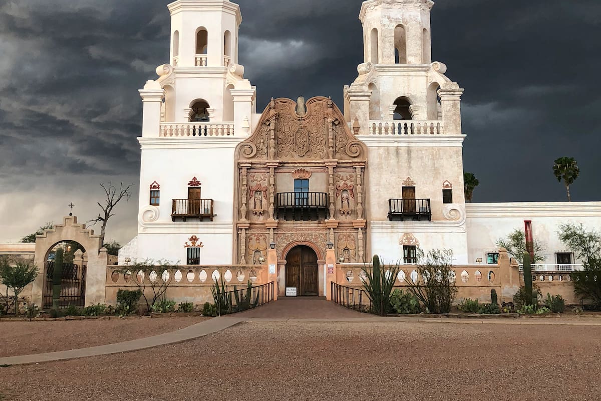 San Xavier del Bac: la misión histórica imprescindible de Arizona