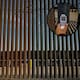 El metal al rojo vivo: el muro fronterizo entre Mexicali y Calexico alcanza temperaturas extremas