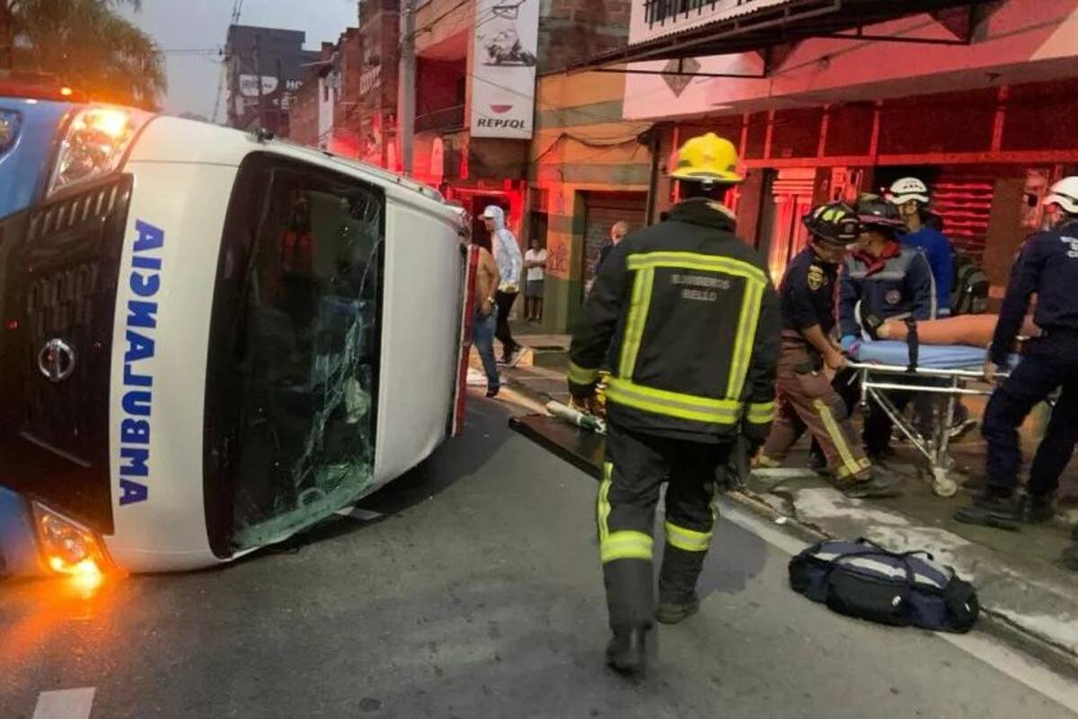 Ambulancia chocó con autobús en Antioquia y paciente que trasladaban falleció