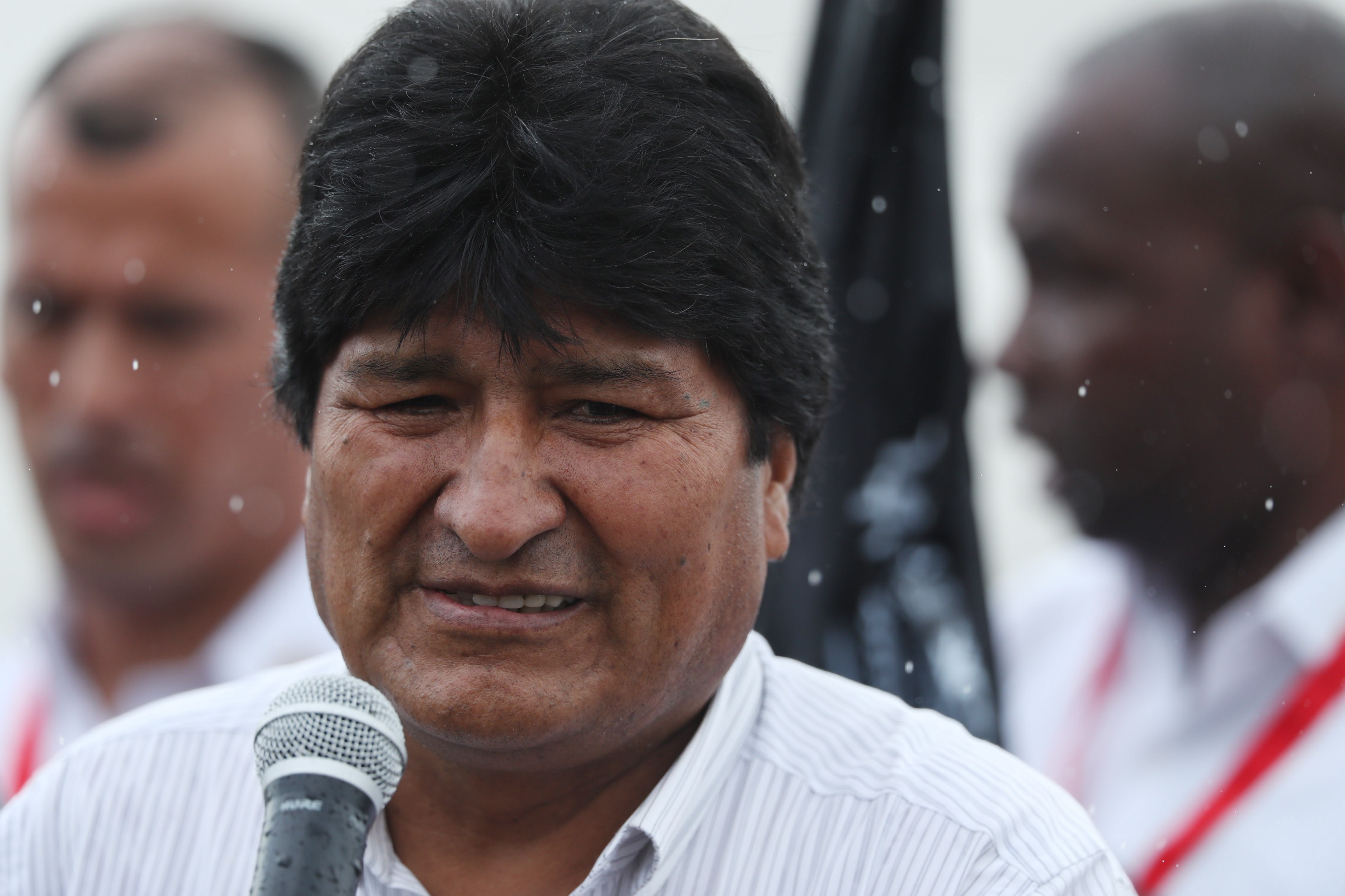 AME2255. CIUDAD DE PANAMÁ (PANAMÁ), 30/06/2019.- El presidente boliviano, Evo Morales, llega este domingo a la Ciudad de Panamá (Panamá), para participar en el acto de investidura del mandatario entrante Laurentino Cortizo, que se celebrará mañana. EFE/Rodrigo Sura