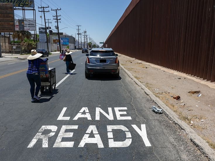 Cruces largos en Calexico: hasta 1 hora y media de espera para cruzar desde Mexicali