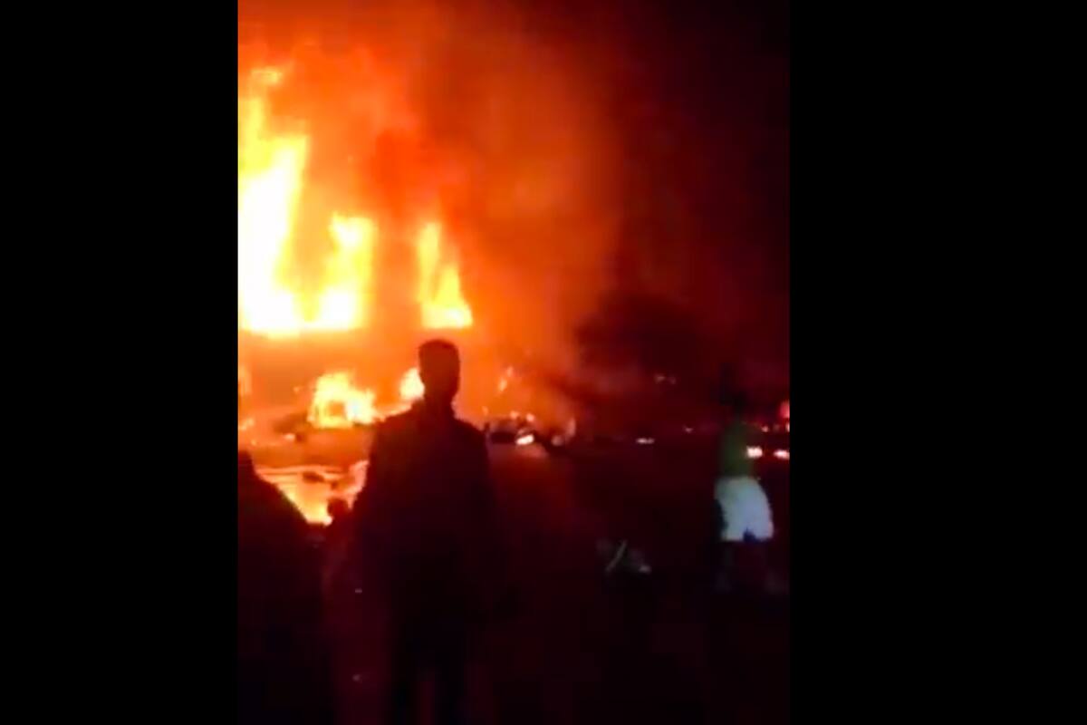 Mueren 92 en Sierra Leona al estallar pipa volcada donde saqueaban combustible