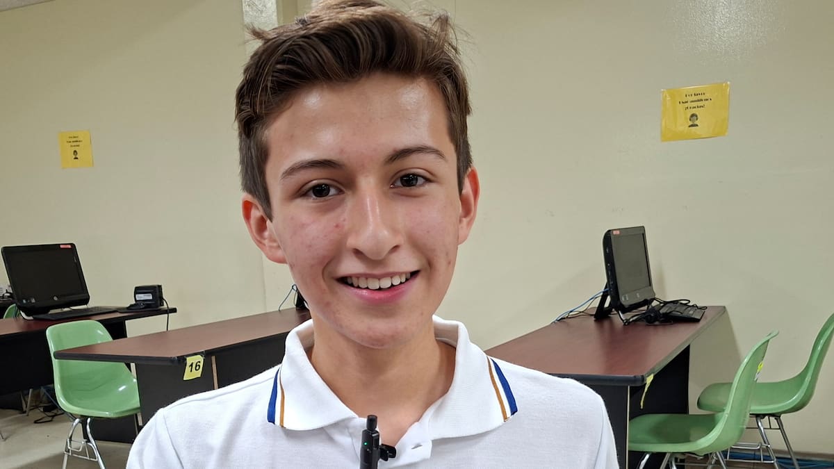 Estudiante de Tijuana competirá en Zimbabue con mano robótica que traduce lengua de señas
