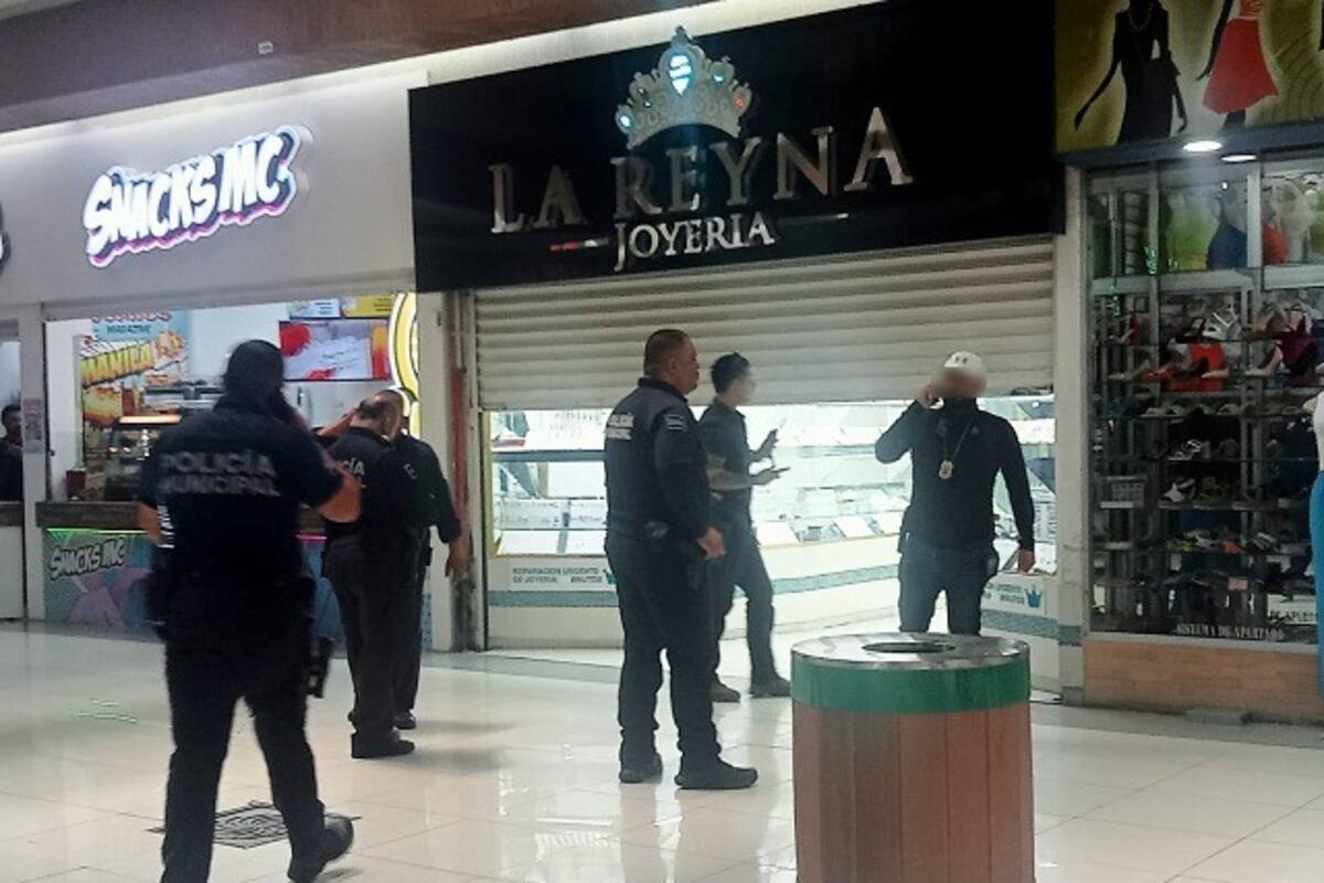 Asaltan joyería en plaza comercial