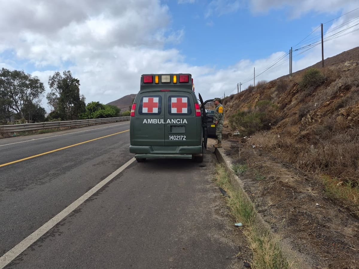 Elementos de emergencia continúan los operativos de búsqueda en Ensenada tras las lluvias asociadas a la tormenta tropical Rachel, que dejaron a siete personas no localizadas en dos puntos del municipio. Foto: Cortesía