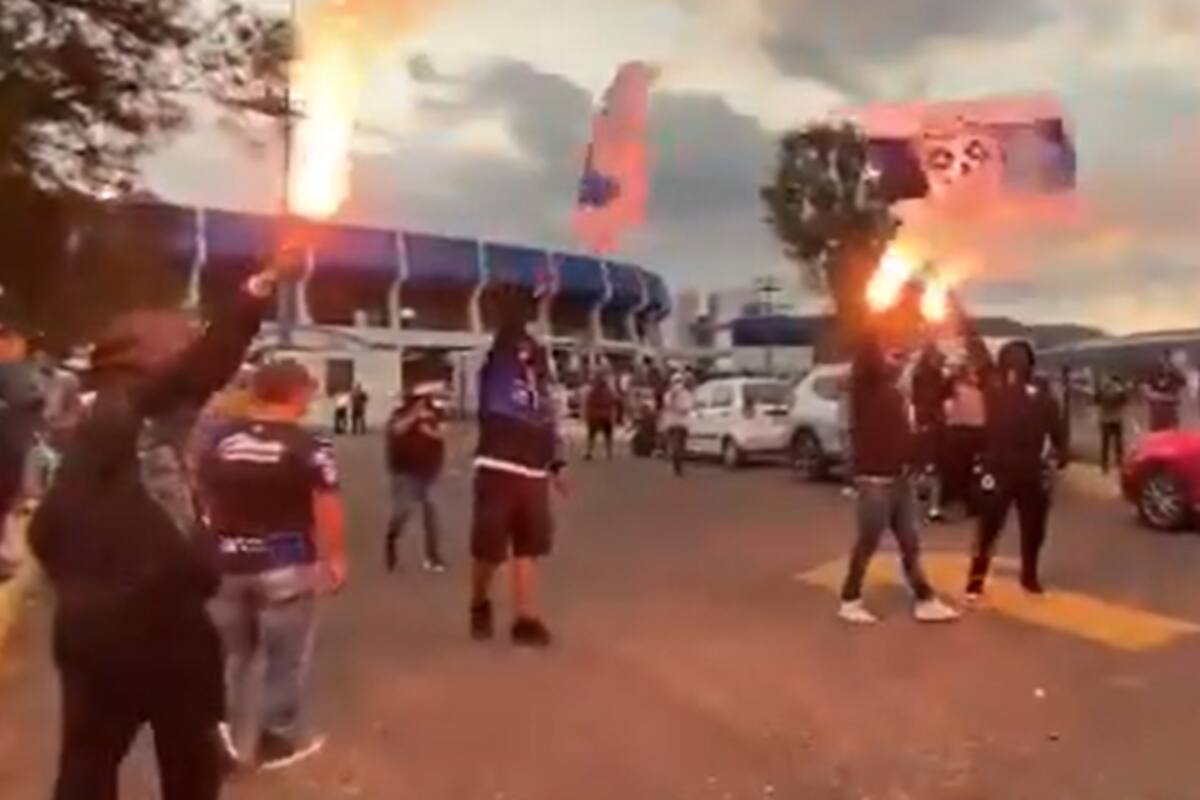 ¡Ahora los equipos en contra de normas sanitarias! Querétaro felicita a su afición por ir al estadio