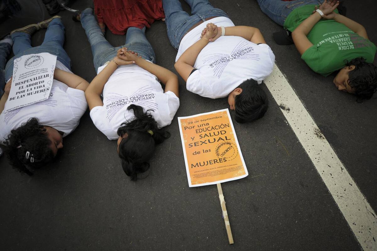 Sentencian a 50 años de cárcel a joven que perdió un embarazo en El Salvador