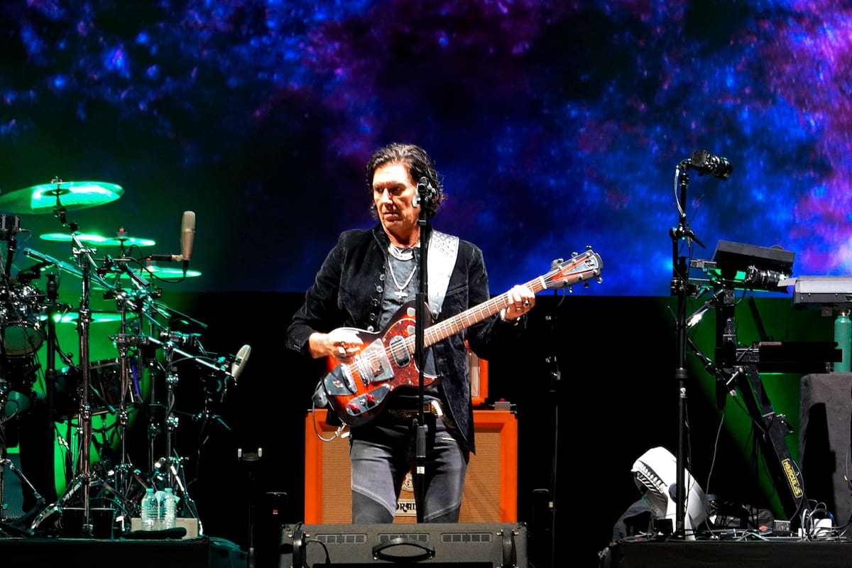 Caifanes reúne a varias generaciones en un ritual de rock con lleno total en Mexicali