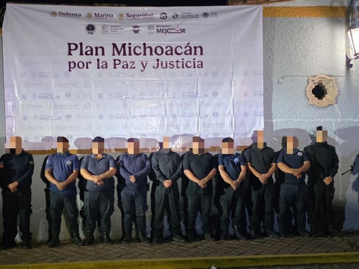 Policías de Ecuandureo encapuchados y sin insignias: así fueron detenidos 11 elementos con droga y teléfonos donde alertaban al CJNG