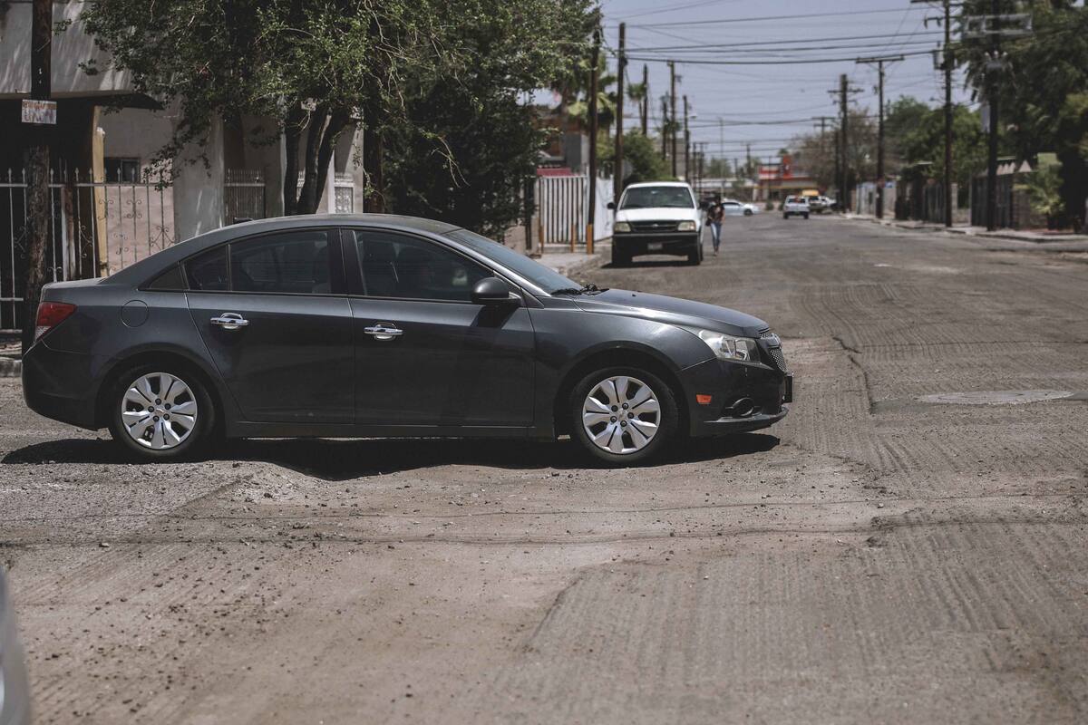Vecinos de la colonia Independencia molestos por falta de reencarpetado