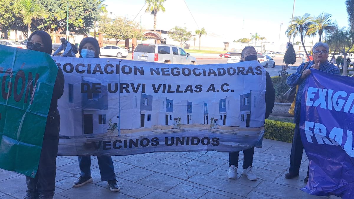 Protestantes exigen dialogar directamente con el alcalde para dar pronta solución a su problema de vivienda. Foto: Especial