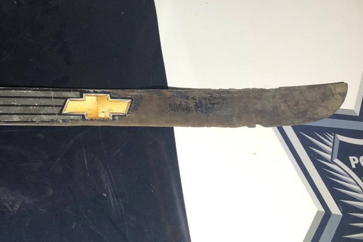 Apuñaba machete durante su pareja y policía la rescata