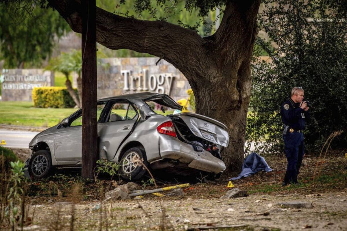 Conductor estrella su vehículo y mata a 3 adolescentes