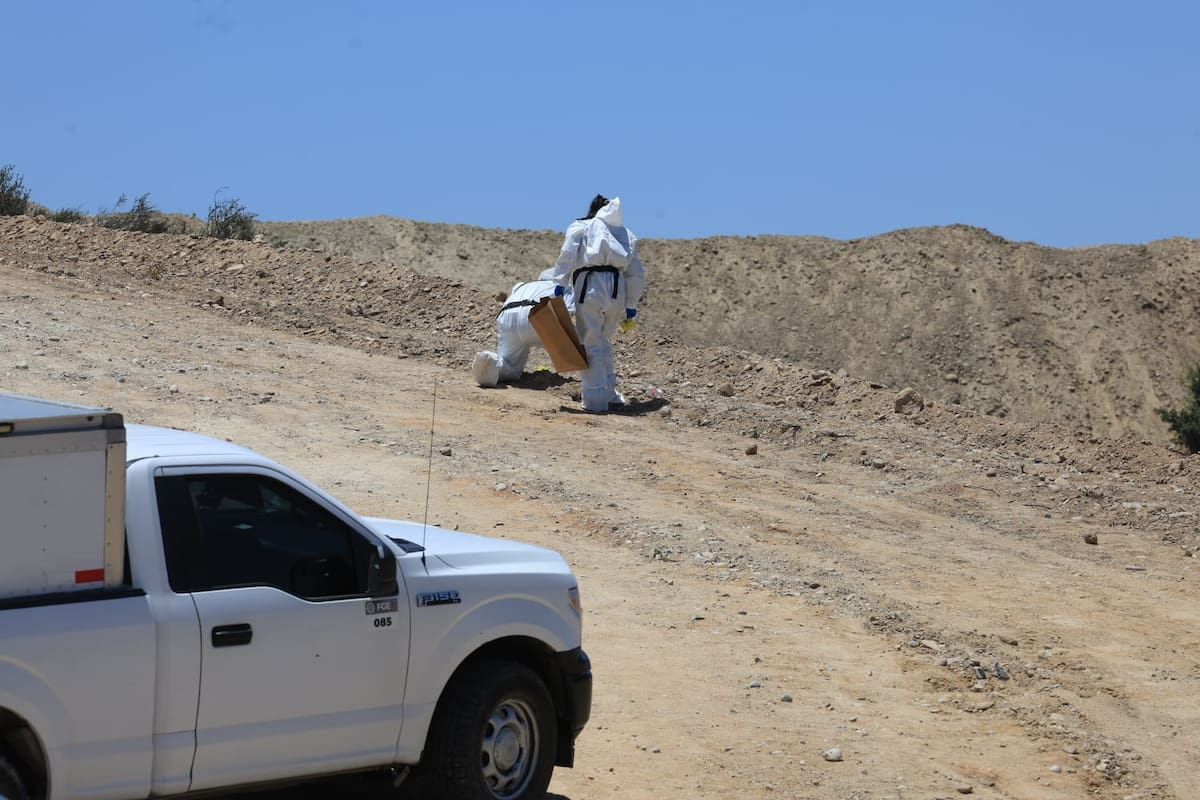 Un hombre murió y otro resultó gravemente herido tras ser atacados durante una supuesta cita para mostrar terrenos en la zona este de Tijuana. Foto: Sergio Ortíz.