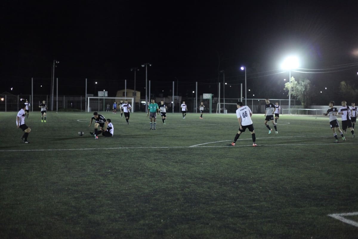 Hombre muere de un posible infarto mientras jugaba fútbol en colonia Zacatecas