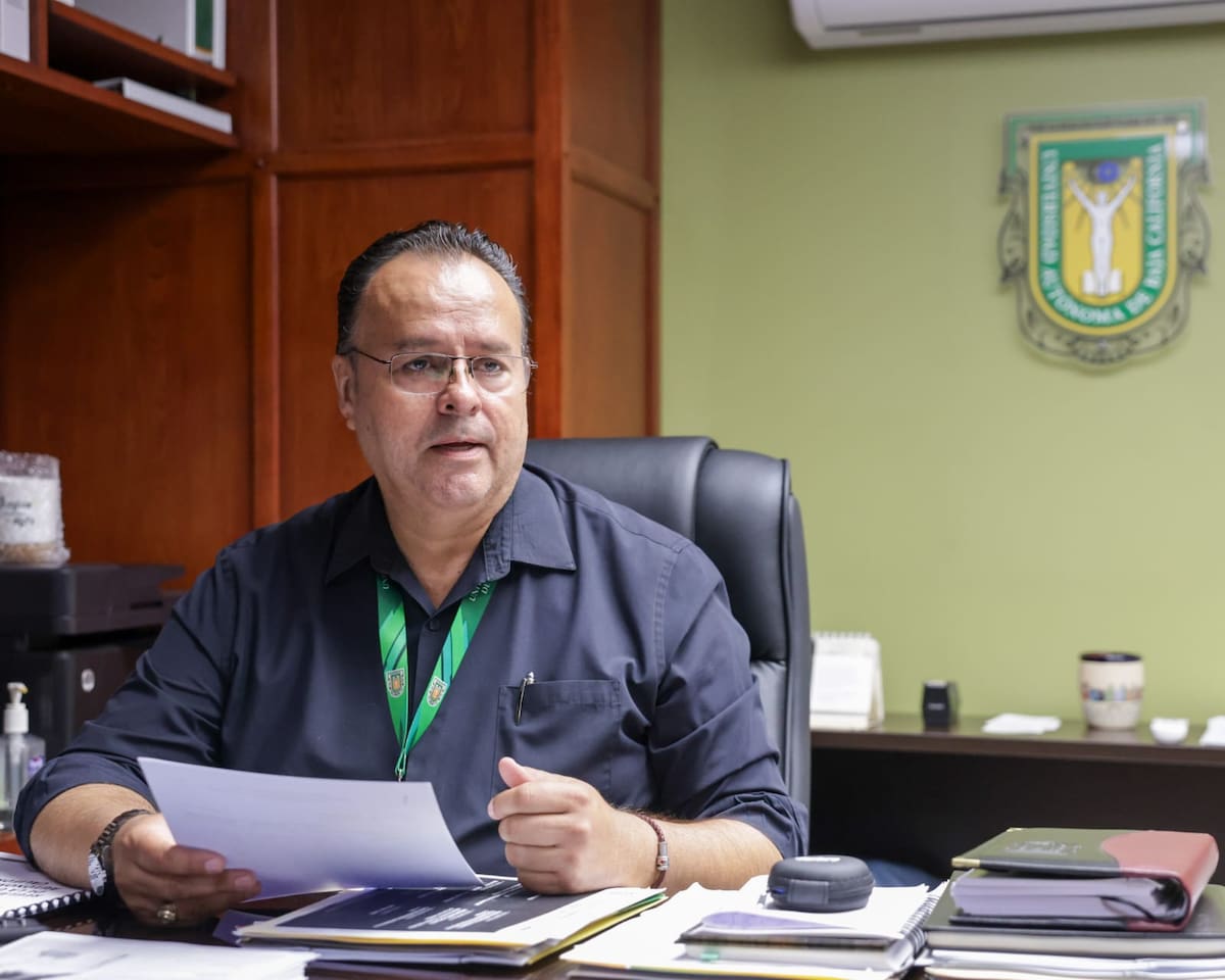 Raúl González Núñez, coordinador general de Servicios Estudiantiles y Gestión Escolar de la UABC.│Foto: Javier Gallegos